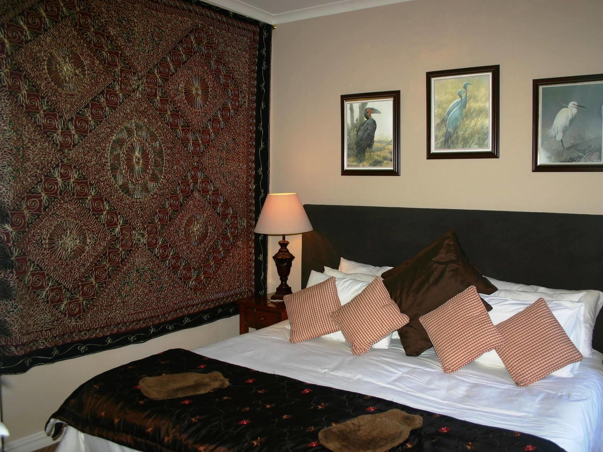 บราวน์จัก เกสท์เฮาส์ Hotel เฮอร์มานุส ภายนอก รูปภาพ